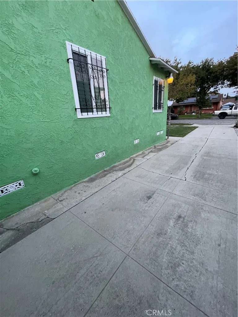 12119 Alvaro, Los Angeles, California 90059 home-pic-33